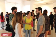 Человек в вулканической грязи, увядшие розы, разговор по душам - необычная выставка в Баку (фото)