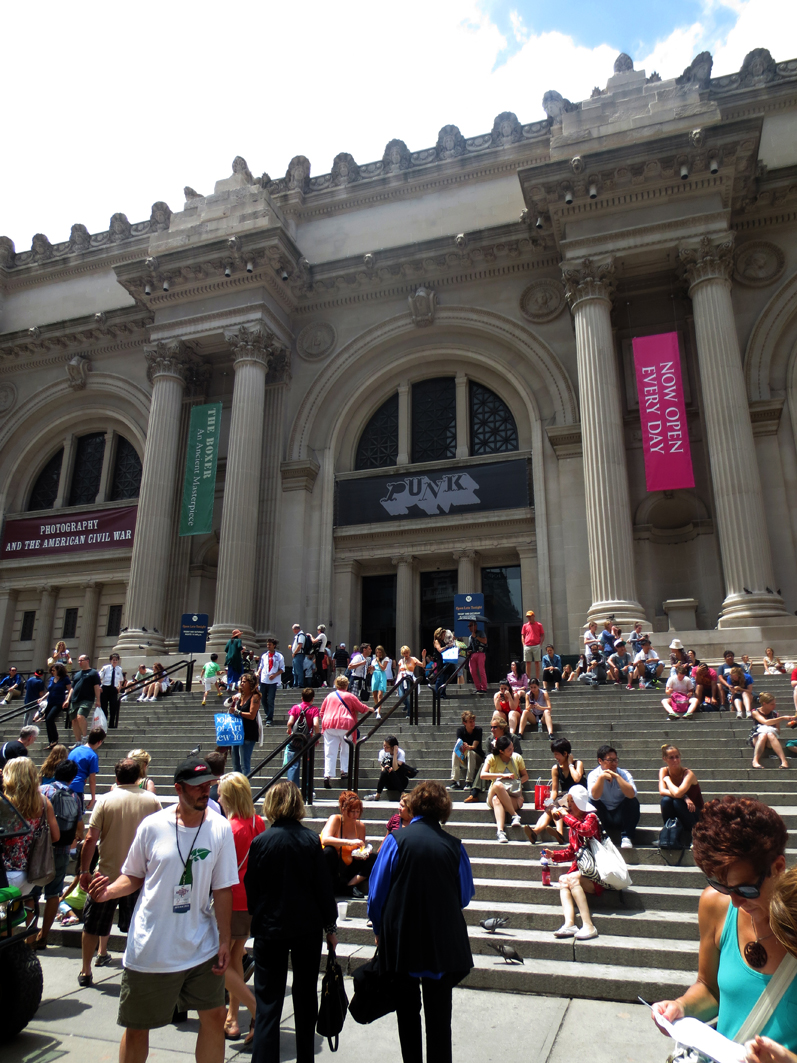 Художник Исмаил Мамедов получил благодарственное письмо от библиотеки музея Metropolitan (фото)