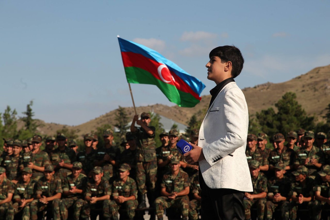 Роза Зяргярли выступила с концертной программой в прифронтовой зоне (фото)