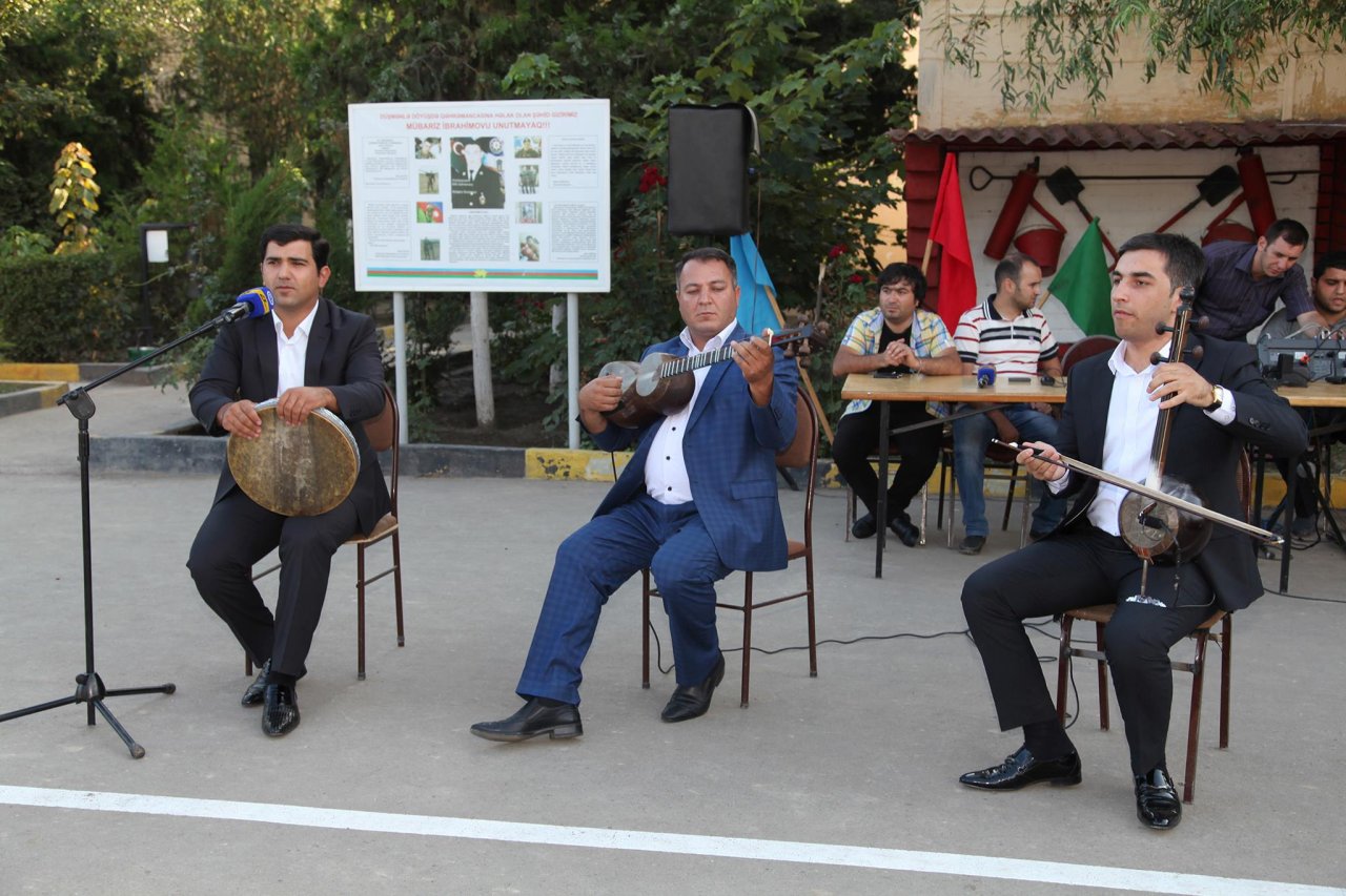 Роза Зяргярли выступила с концертной программой в прифронтовой зоне (фото)