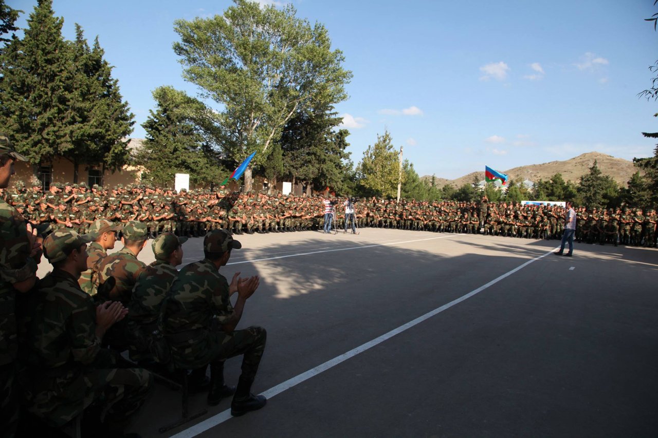 Роза Зяргярли выступила с концертной программой в прифронтовой зоне (фото)