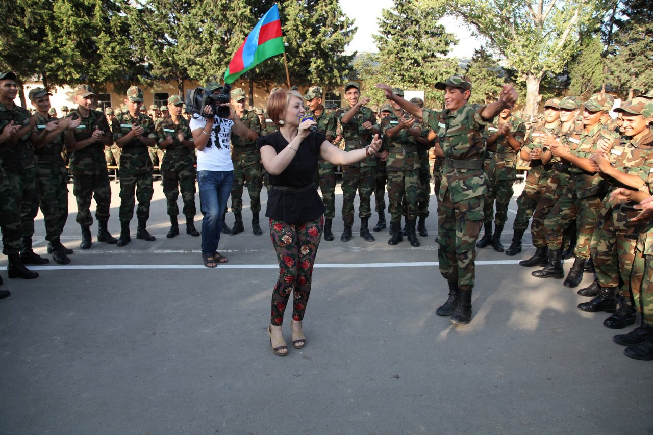 Роза Зяргярли выступила с концертной программой в прифронтовой зоне (фото)