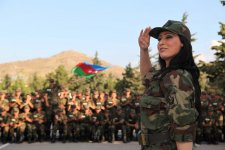 Роза Зяргярли выступила с концертной программой в прифронтовой зоне (фото)