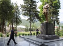 Президент Азербайджана Ильхам Алиев прибыл в Огузский район (ФОТО)