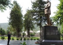 Президент Азербайджана Ильхам Алиев прибыл в Огузский район (ФОТО)