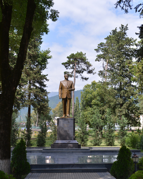 Президент Азербайджана Ильхам Алиев прибыл в Огузский район (ФОТО)