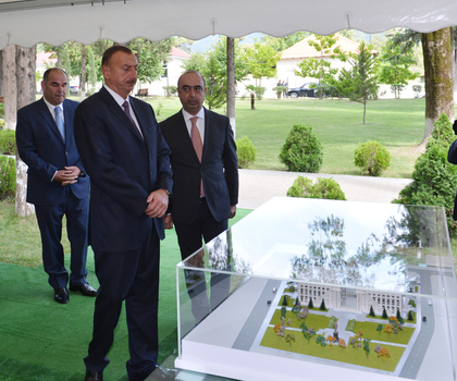 Президент Азербайджана ознакомился с ходом строительства Центра Гейдара Алиева в Огузе (ФОТО)