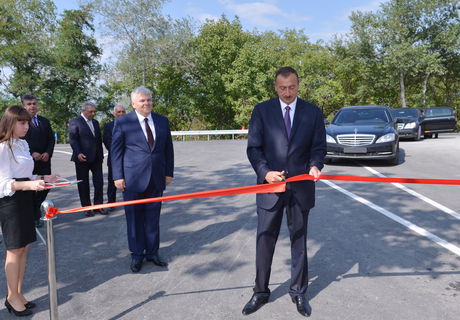 Президент Азербайджана принял участие в открытии автодороги Ашагы Кунгут-Айдынбулаг в Шеки (ФОТО)