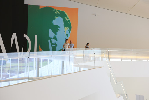 Светлые и темные лики Энди Уорхола (ФОТО)