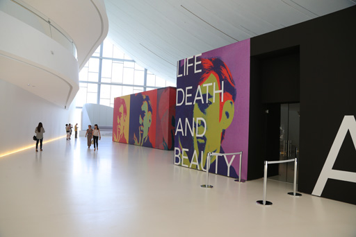 Светлые и темные лики Энди Уорхола (ФОТО)