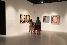 Светлые и темные лики Энди Уорхола (ФОТО)