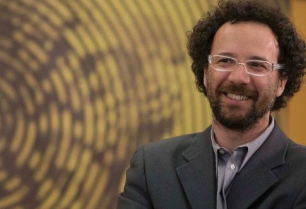 Азербайджанский фильм "Хамелеон" - это хорошая работа – художественный руководитель кинофестиваля в Локарно Карло Чатриан