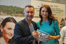 В Баку состоялась автограф-сессия книги Ганиры Пашаевой о древних регионах Турции (фото)