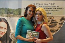 В Баку состоялась автограф-сессия книги Ганиры Пашаевой о древних регионах Турции (фото)