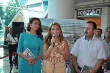 В Баку состоялась автограф-сессия книги Ганиры Пашаевой о древних регионах Турции (фото)