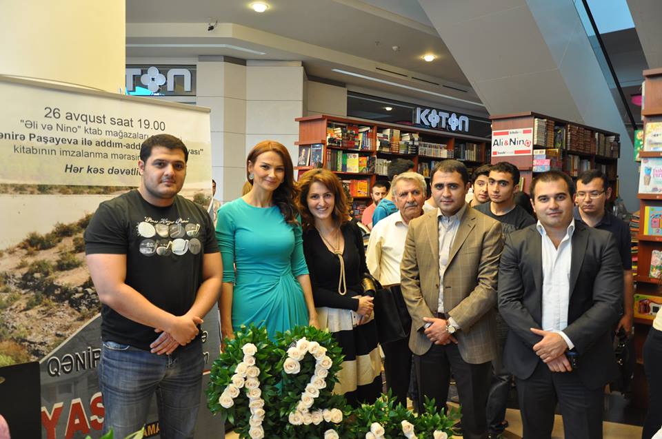 В Баку состоялась автограф-сессия книги Ганиры Пашаевой о древних регионах Турции (фото)