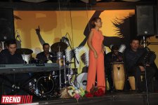 Тунзаля Агаева выступила с сольным концертом на побережье Каспийского моря (фото)