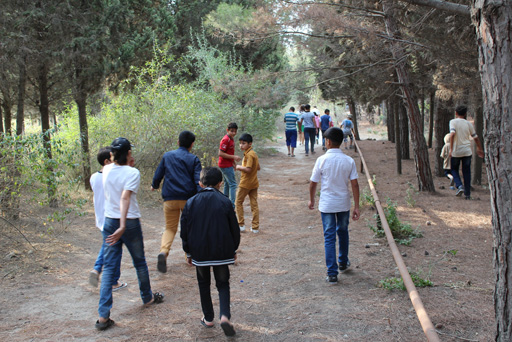 В Азербайджане для детей из семей беженцев и вынужденных переселенцев разработана  экологическая программа "Зеленая Школа" (фото)