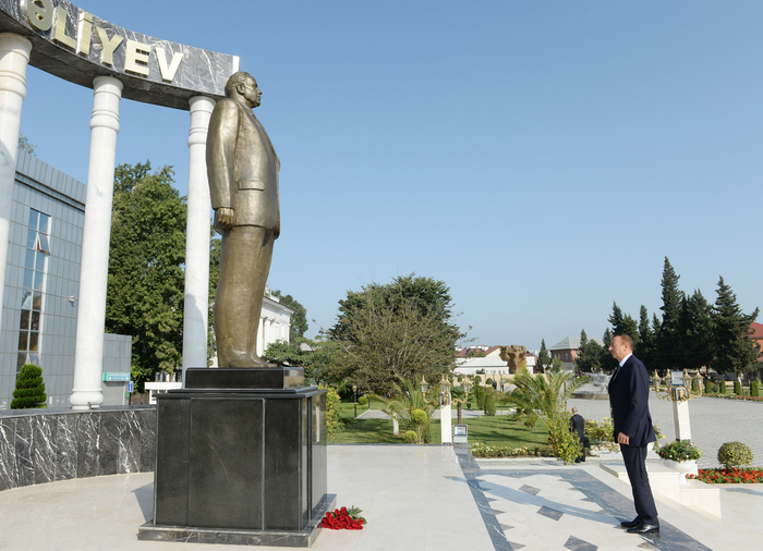 Президент Ильхам Алиев прибыл в город Лянкяран (ФОТО)