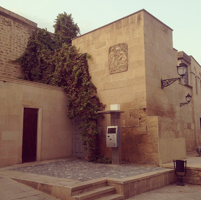 Глюкоза совершила экскурсию по древнему Баку и помечтала о ребенке: "Я влюбилась…" (фото)