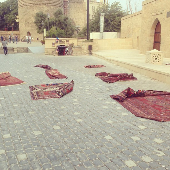 Глюкоза совершила экскурсию по древнему Баку и помечтала о ребенке: "Я влюбилась…" (фото)