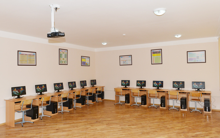 Президент Азербайджана ознакомился с состоянием двух школ в Баку после капремонта (ФОТО)