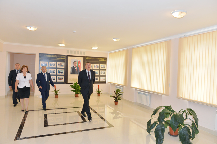 Президент Азербайджана ознакомился с состоянием двух школ в Баку после капремонта (ФОТО)