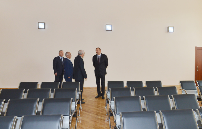 Президент Азербайджана ознакомился с состоянием двух школ в Баку после капремонта (ФОТО)