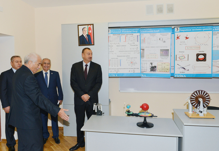 Президент Азербайджана ознакомился с состоянием двух школ в Баку после капремонта (ФОТО)