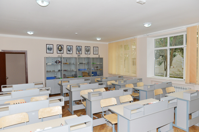 Президент Азербайджана ознакомился с состоянием двух школ в Баку после капремонта (ФОТО)