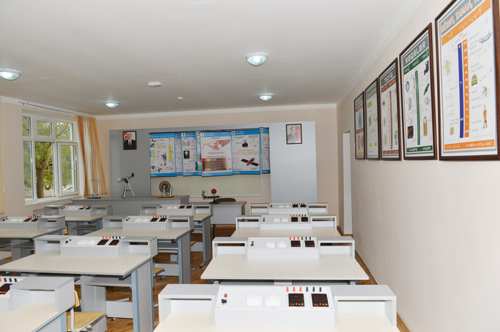 Президент Азербайджана ознакомился с состоянием двух школ в Баку после капремонта (ФОТО)