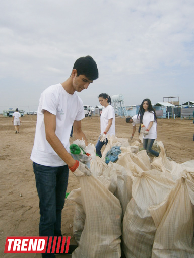 Кампания IDEA организовала акцию по очистке территории Нардаранского пляжа от отходов (фото)
