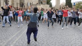 Тысяча молодых людей приняли участие в Баку в съемках клипа "Мой Президент" (ФОТО)