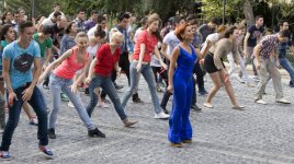 Тысяча молодых людей приняли участие в Баку в съемках клипа "Мой Президент" (ФОТО)