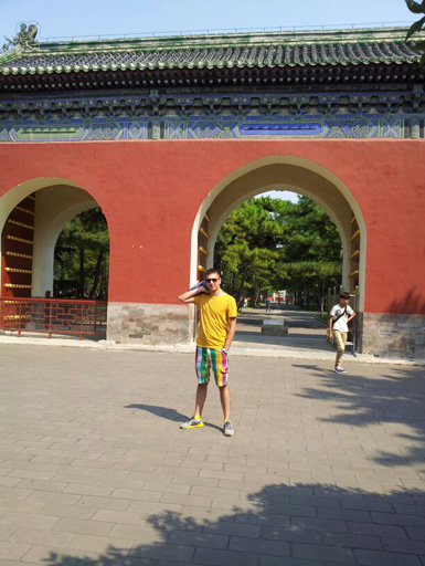 Телеведущий Идрис Джафаров рассказал о путешествии в Европу и Китай (фото)