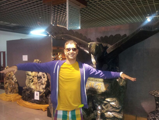 Телеведущий Идрис Джафаров рассказал о путешествии в Европу и Китай (фото)