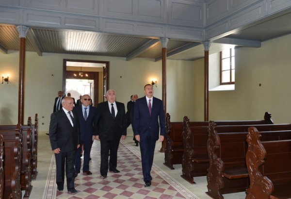 Президент Ильхам Алиев ознакомился с отреставрированной лютеранской церковью в Шамкире (ФОТО)