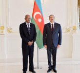 Президент Азербайджана принял верительные грамоты послов Судана и Великобритании (версия 2)