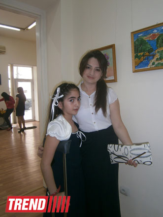 В Баку открылась выставка "Привлекательные цвета" (фото)