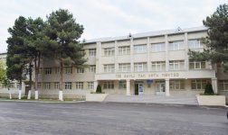 Президент Азербайджана ознакомился с состоянием зданий двух школ в Хатаинском районе Баку после реконструкции (ФОТО)