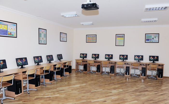 Президент Азербайджана ознакомился с состоянием зданий двух школ в Хатаинском районе Баку после реконструкции (ФОТО)