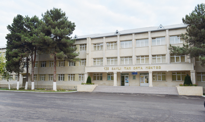 Президент Азербайджана ознакомился с состоянием зданий двух школ в Хатаинском районе Баку после реконструкции (ФОТО)