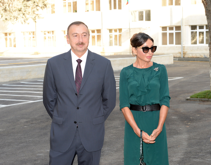 Президент Азербайджана и его супруга приняли участие в открытии школы в Ясамальском районе Баку после реконструкции (ФОТО)