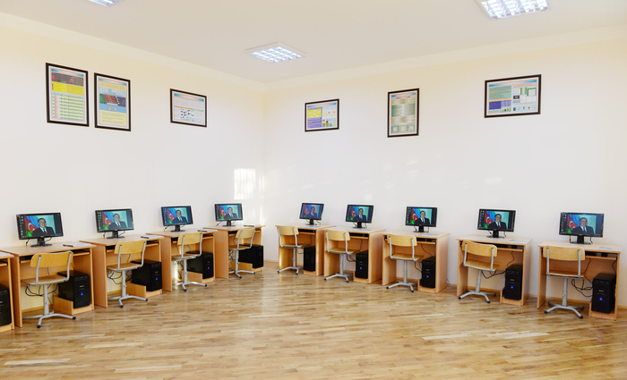 Президент Азербайджана и его супруга приняли участие в открытии школы в Ясамальском районе Баку после реконструкции (ФОТО)