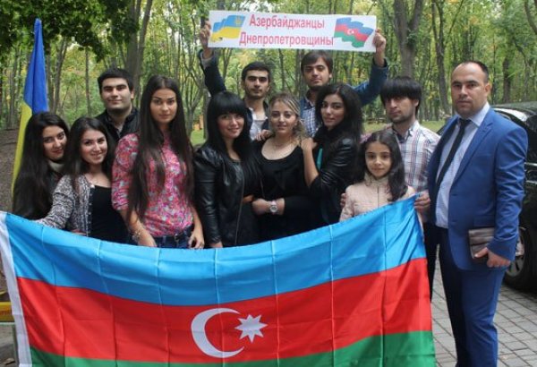 Азербайджанская молодежь представила национальную культуру в День города Днепропетровска (фото)