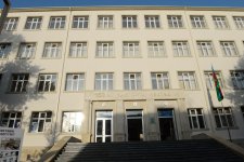 Президент Азербайджана и его супруга приняли участие в открытии школы в Ясамальском районе Баку после реконструкции (ФОТО)