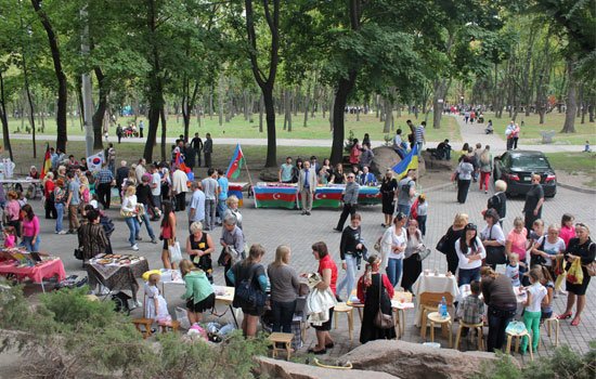 Азербайджанская молодежь представила национальную культуру в День города Днепропетровска (фото)