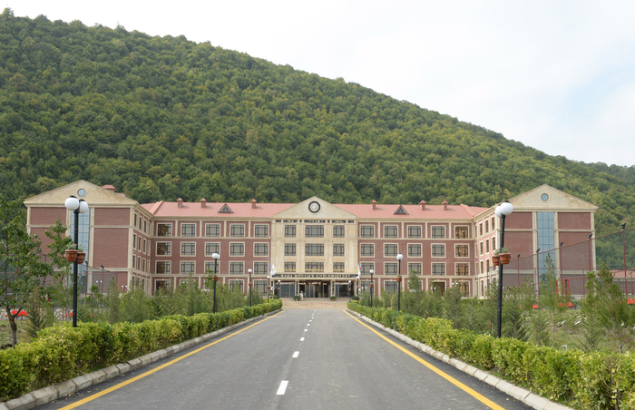 Президент Азербайджана и его супруга приняли участие в открытии центра Бакинского госуниверситета в Губе (ФОТО)