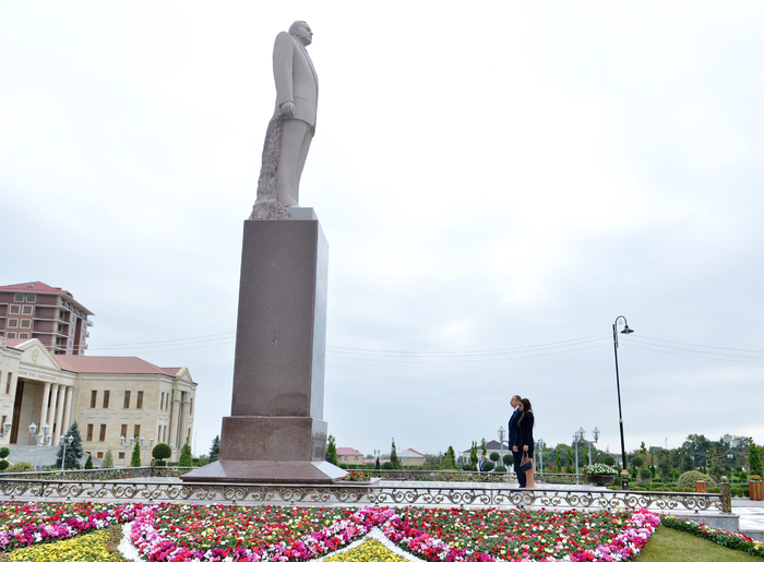 Президент Азербайджана и его супруга прибыли в Губинский район (ФОТО)
