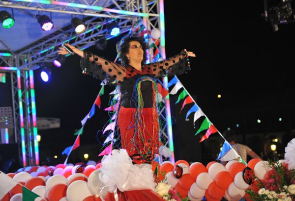 Эльза Сейидджахан выступила с концертом  "Божья коровка" (фотосессия)